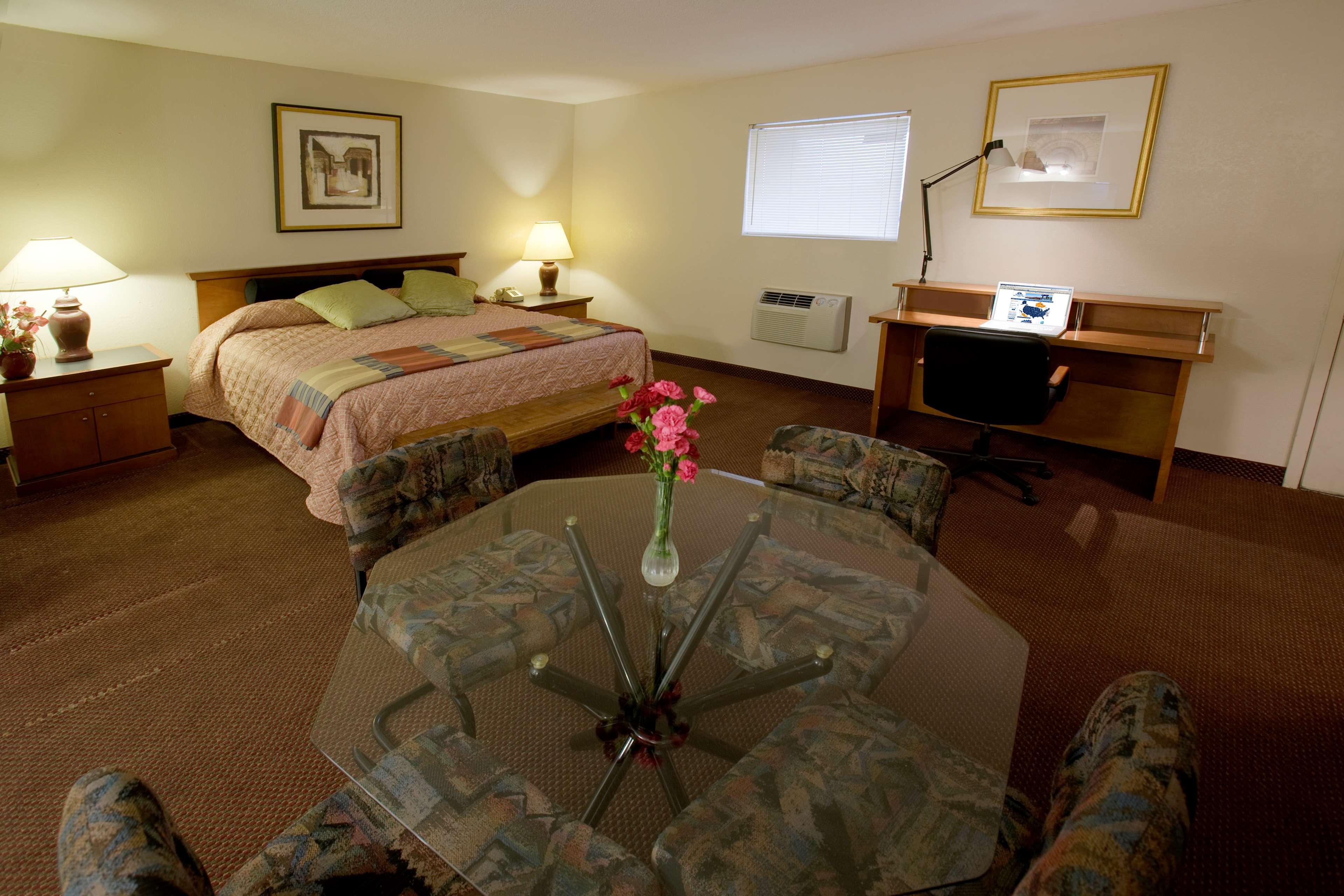 Americas Best Value Inn - Edna Room photo