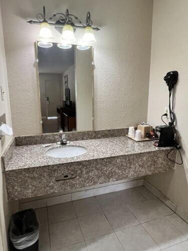 Americas Best Value Inn - Edna Exterior photo